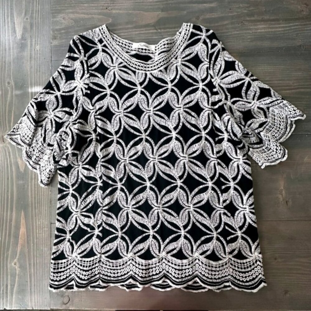 Solitaire Black White Embroidered Blouse Floral Scalloped Hem Women **Plz Read**